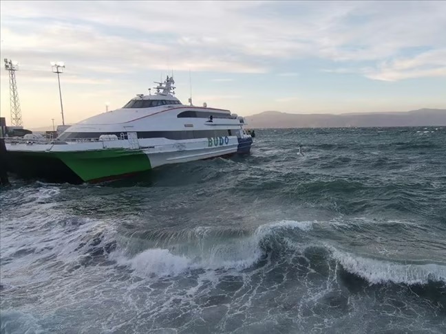 Marmara Denizi'ndeki fırtına BUDO seferlerini vurdu: 8 sefer iptal edildi