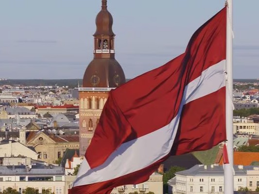 Letonya'da kamusal alanlarda Rusça yasaklandı