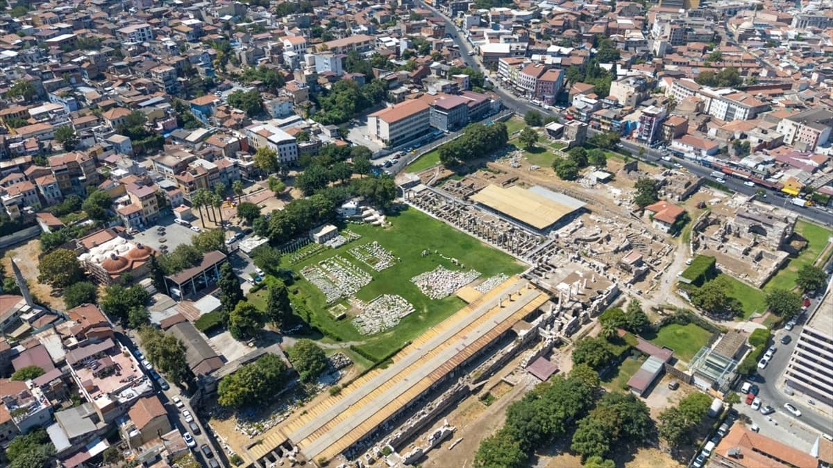 Smyrna Antik Kenti'nde yeni bulgular gün yüzüne çıkarıldı