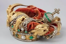 Louvre soygununda hasar gören İmparatoriçe Tacı'nın son hali