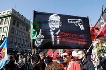 İsviçre Mahkemesi'nden Cumhurbaşkanı Erdoğan'ı hedef alan pankartı açanlara ceza