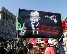 İsviçre Mahkemesi'nden Cumhurbaşkanı Erdoğan'ı hedef alan pankartı açanlara ceza