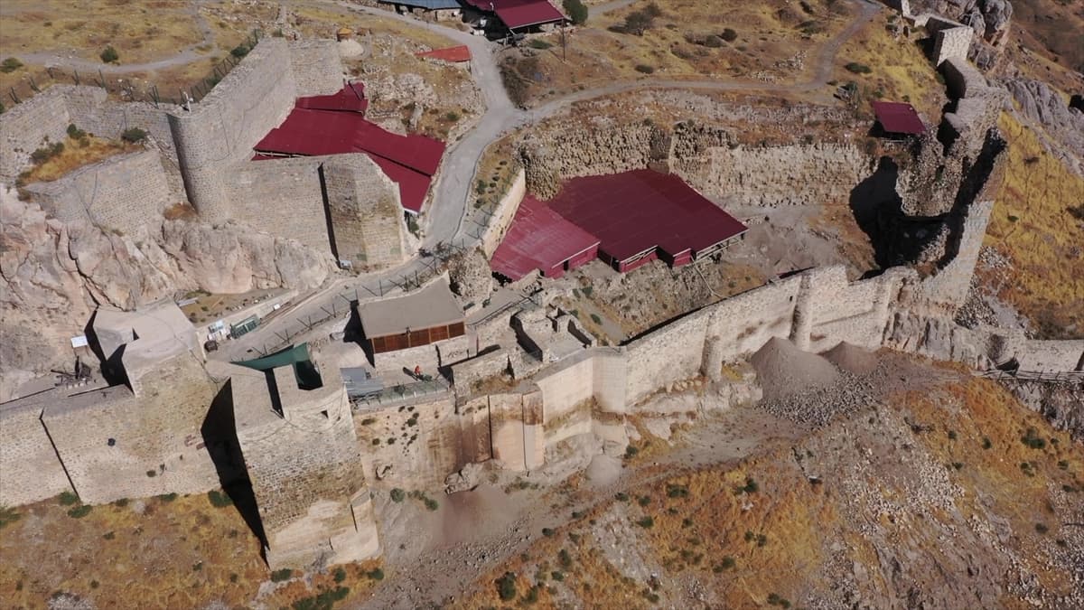 Harput Kalesi'ndeki Roma Dönemine ait gizli geçidin restorasyonu tamamlandı
