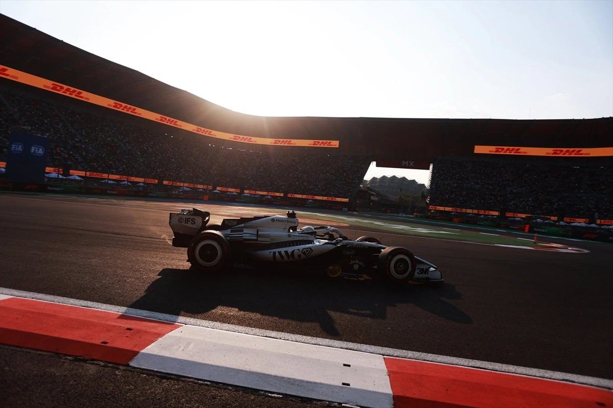 F1 Meksika GP'sinde antrenman zamanı 