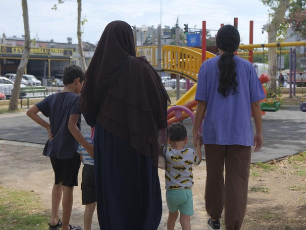 Mersin'de bir anne çocuklarının gözü önünde darp edildi
