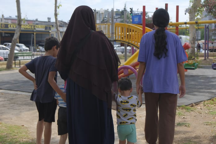 Mersin'de bir anne çocuklarının gözü önünde darp edildi