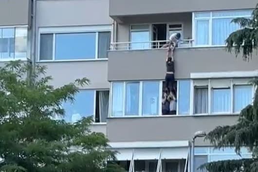 İstanbul'da intihar girişimi: Komşuları son anda kurtardı