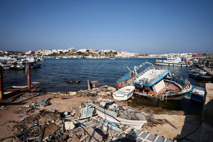 İtalya'nın Lampedusa adası açıklarında can pazarı yaşandı