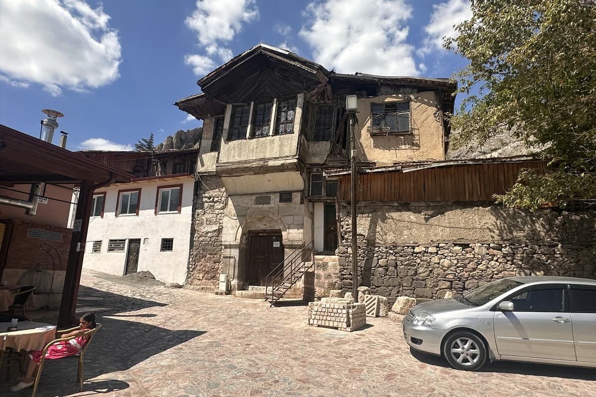 6 asırlık tarihi medrese ev olarak kullanılıyor