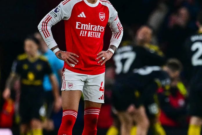 Premier Lig'de Arsenal zirve yolunda sendeledi