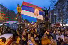 Sırbistan karıştı: Erken seçim isteyenler ile polis çatıştı