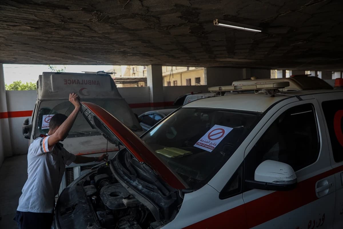 Abluka altındaki Gazze'de ambulans hizmetinin çöküşün eşiğinde olduğu uyarısı