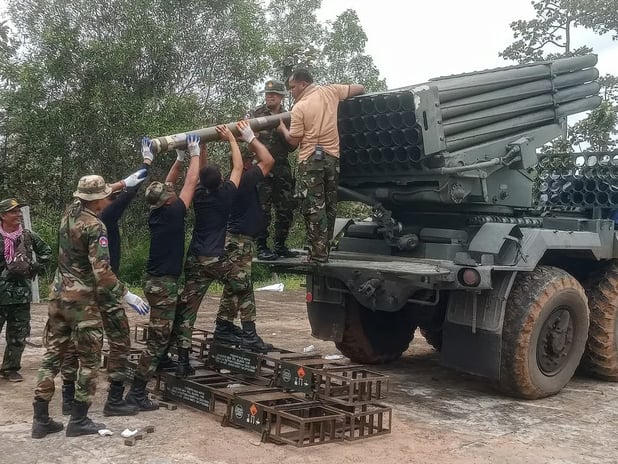 Tayland Kamboçya'yı ateşkesi ihlal etmekle suçladı