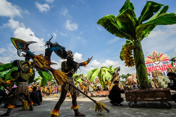 El emeği kostümlerdeki sanatçı titizliği