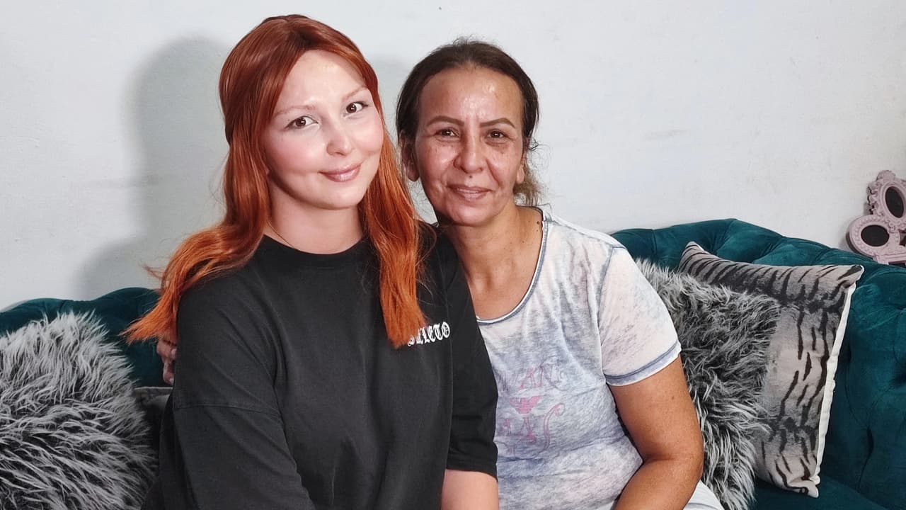Anne ve kızı 14 yıl arayla yakalandıkları meme kanserini yendi
