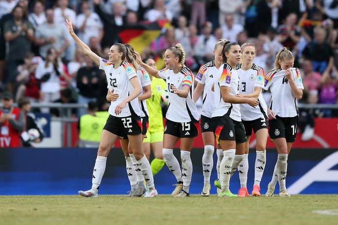 Kadınlar EURO 2025'te çeyrek finale doğru: Grup aşamasında tur atlayanlar ve düğümü çözülecek gruplar