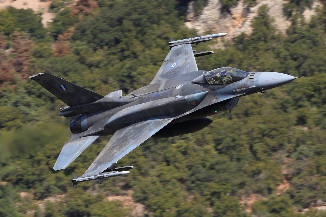 Yunanistan, 60'ıncı F-16 Viper savaş uçağını teslim aldı