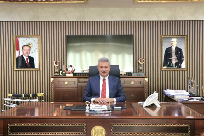 Yahşihan Belediye Başkanı Ahmet Sungur, "irtikap" soruşturması kapsamında gözaltına alındı