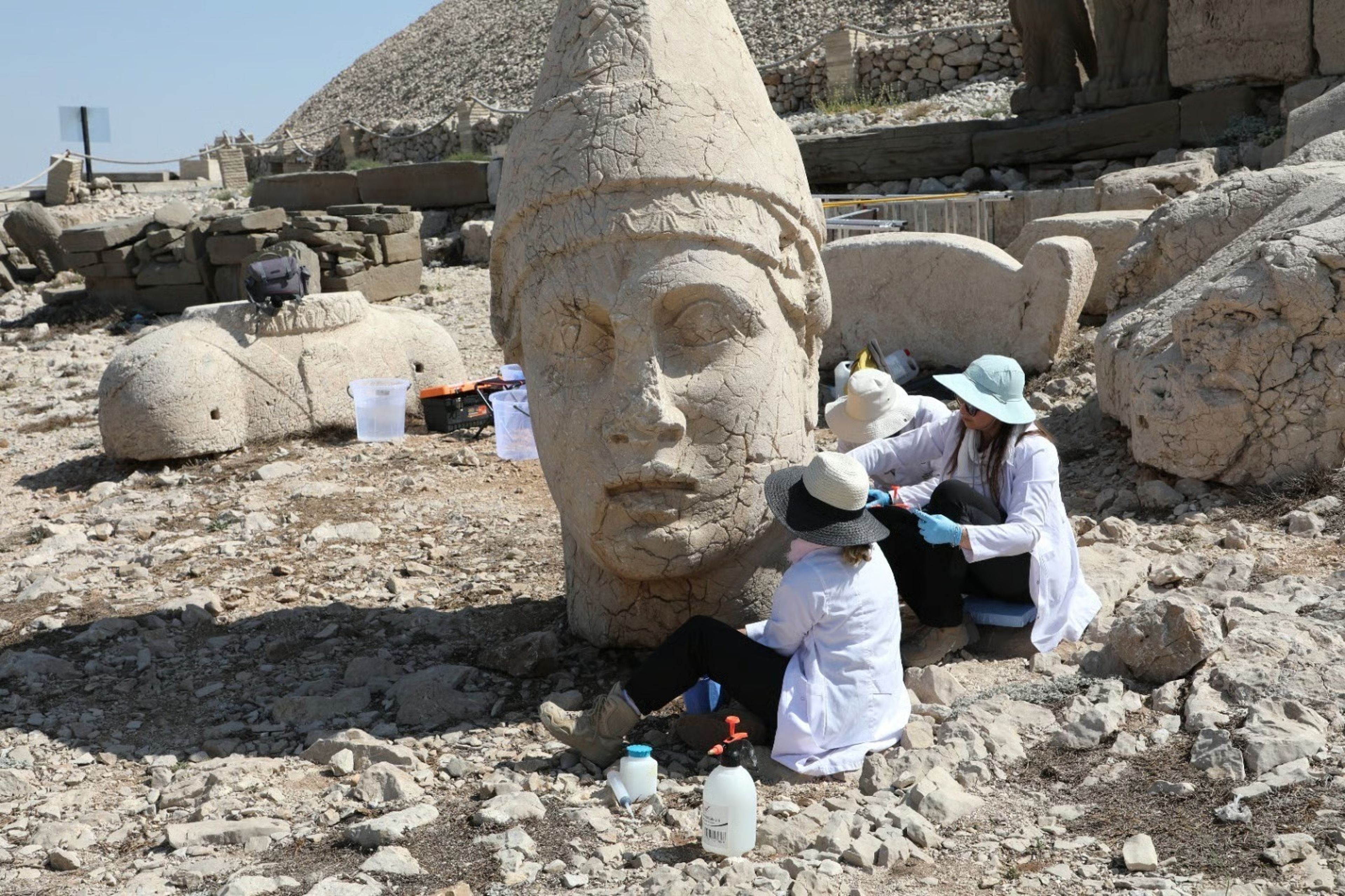 Nemrut Dağı'nda heykeller nanoteknoloji ile bütünlüğe kavuşuyor