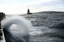 İstanbul fırtınaya teslim: Valilik bilançoyu açıkladı