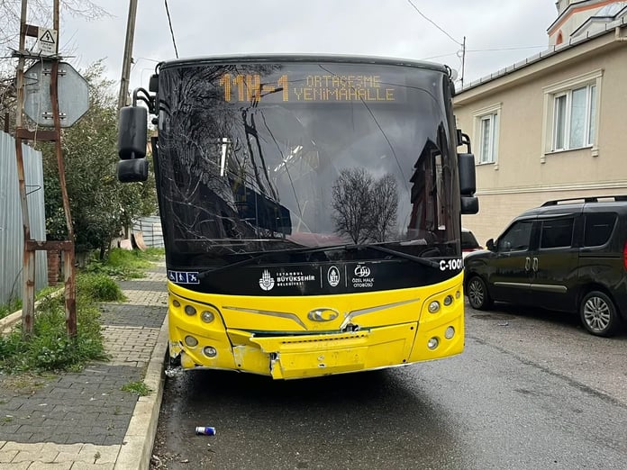 Beykoz'da kontrolden çıkan İETT otobüsü kaza yaptı: 4 yaralı
