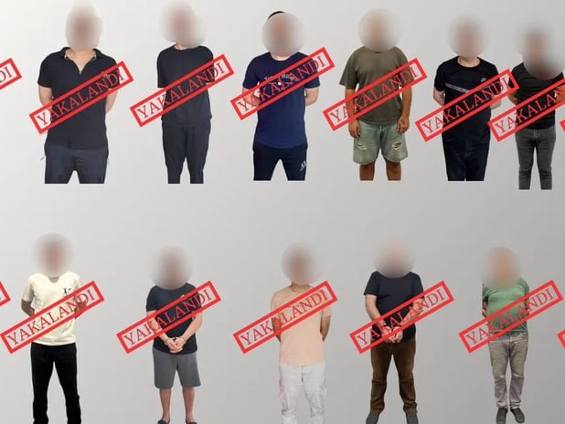 Kırmızı bültenle aranan 15 suçlu Türkiye’ye getirildi