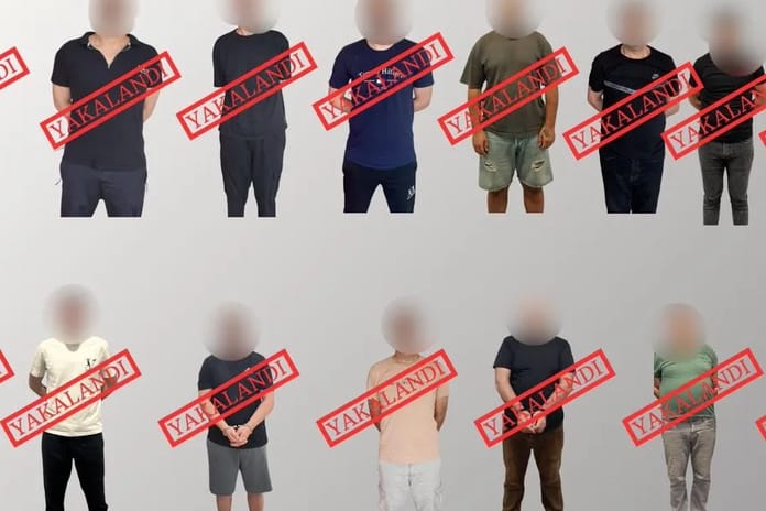 Kırmızı bültenle aranan 15 suçlu Türkiye’ye getirildi