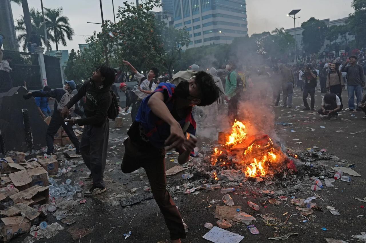 Endonezya'da kurye protestosu kaosa dönüştü
