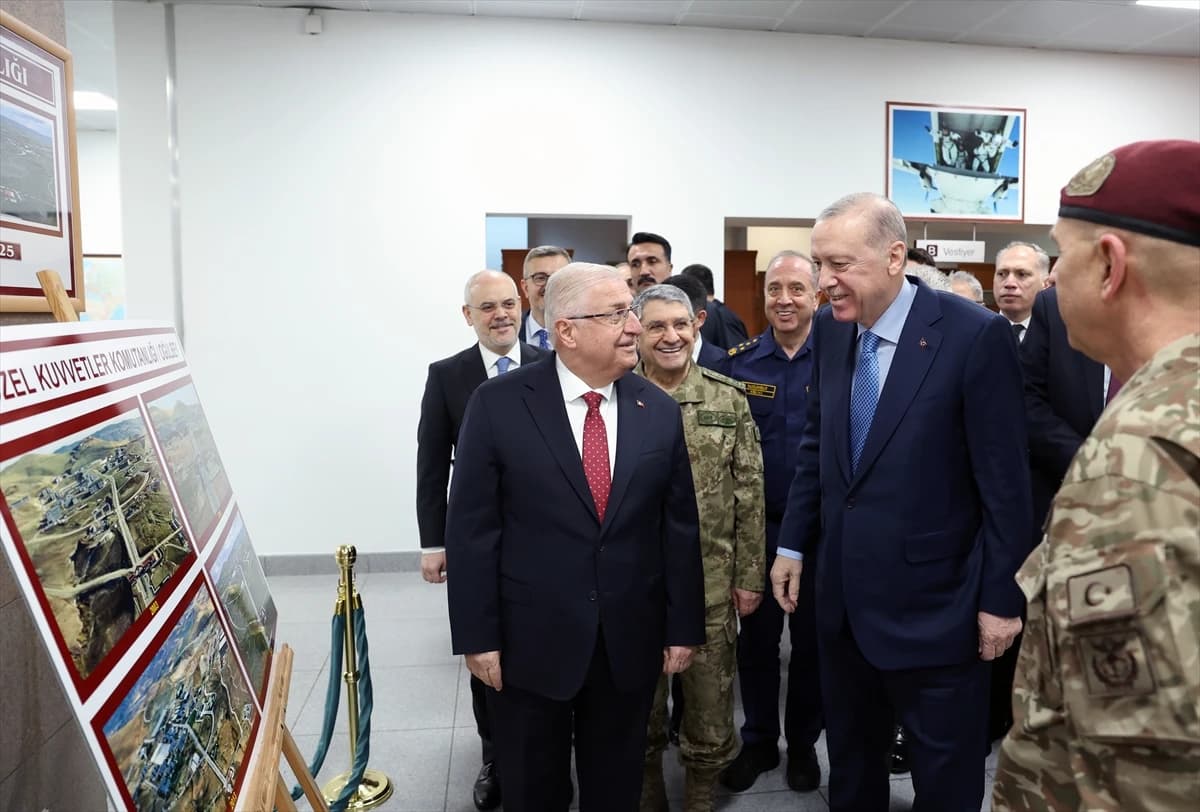 Cumhurbaşkanı Erdoğan Mehmetçik ile buluştu