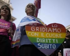 İtalya'da Anayasa Mahkemesi'nden LGBT ailelere babalık izni