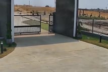 Depremde oluşan yüzey kırığı kameralara yansıdı