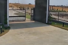 Depremde oluşan yüzey kırığı kameralara yansıdı