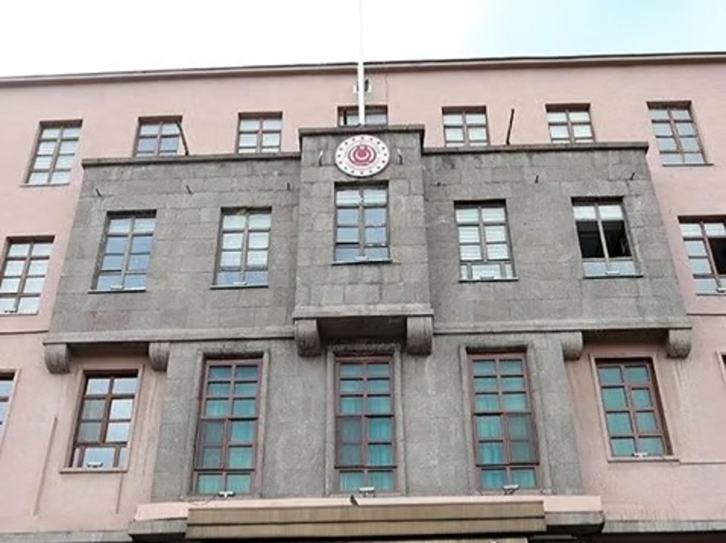 İncirlik Üssü'ndeki siren seslerine ilişkin bakanlıktan resmi açıklama geldi