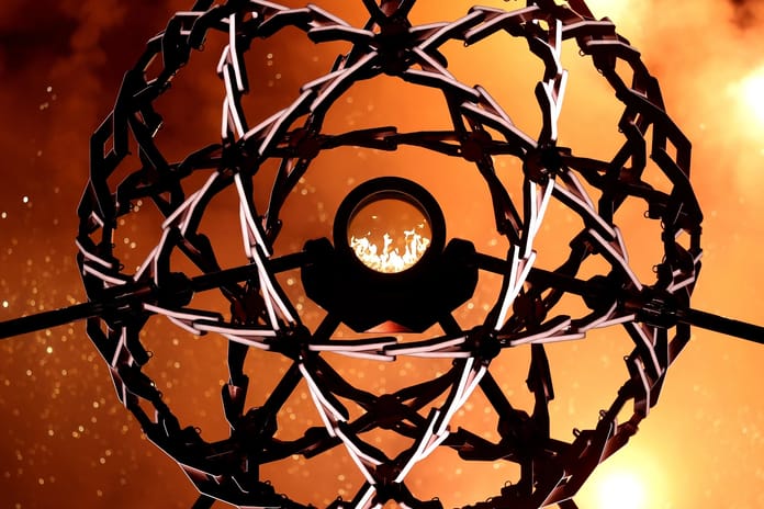 İki farklı noktada olimpiyat ateşi yakıldı