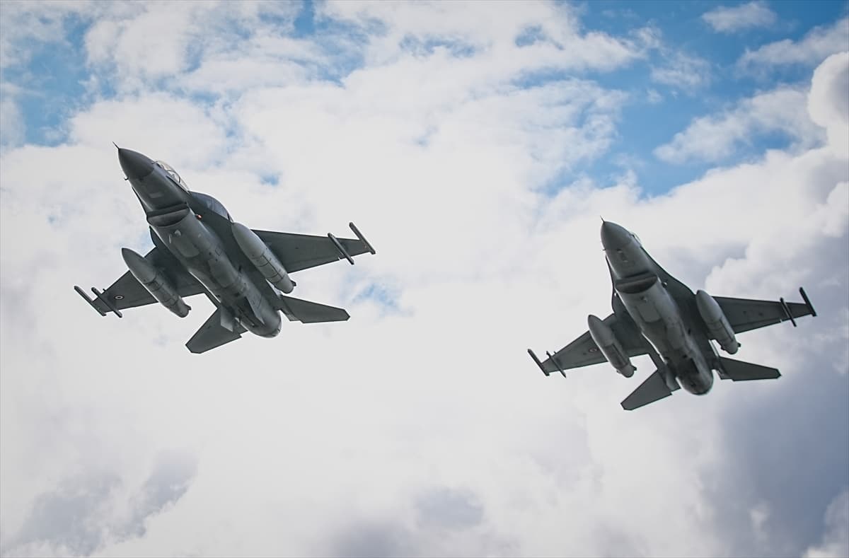 Balıkesir’de düşen F-16 savaş uçağında şehit olan pilotumuz için tören düzenlendi