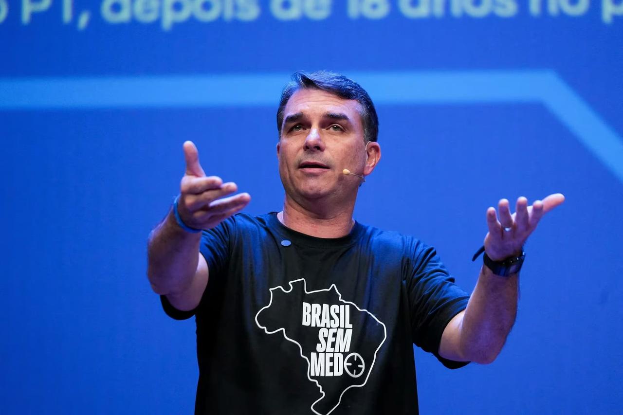 Flávio Bolsonaro resmen aday