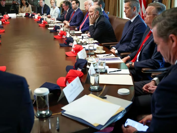 Trump eski danışmanının iletişim uygulaması hacklendi: Onlarca yetkiliye ait veriler sızdı