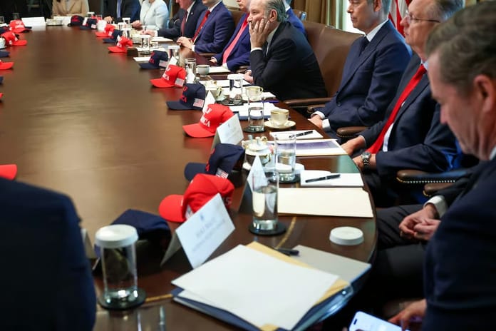 Trump eski danışmanının iletişim uygulaması hacklendi: Onlarca yetkiliye ait veriler sızdı