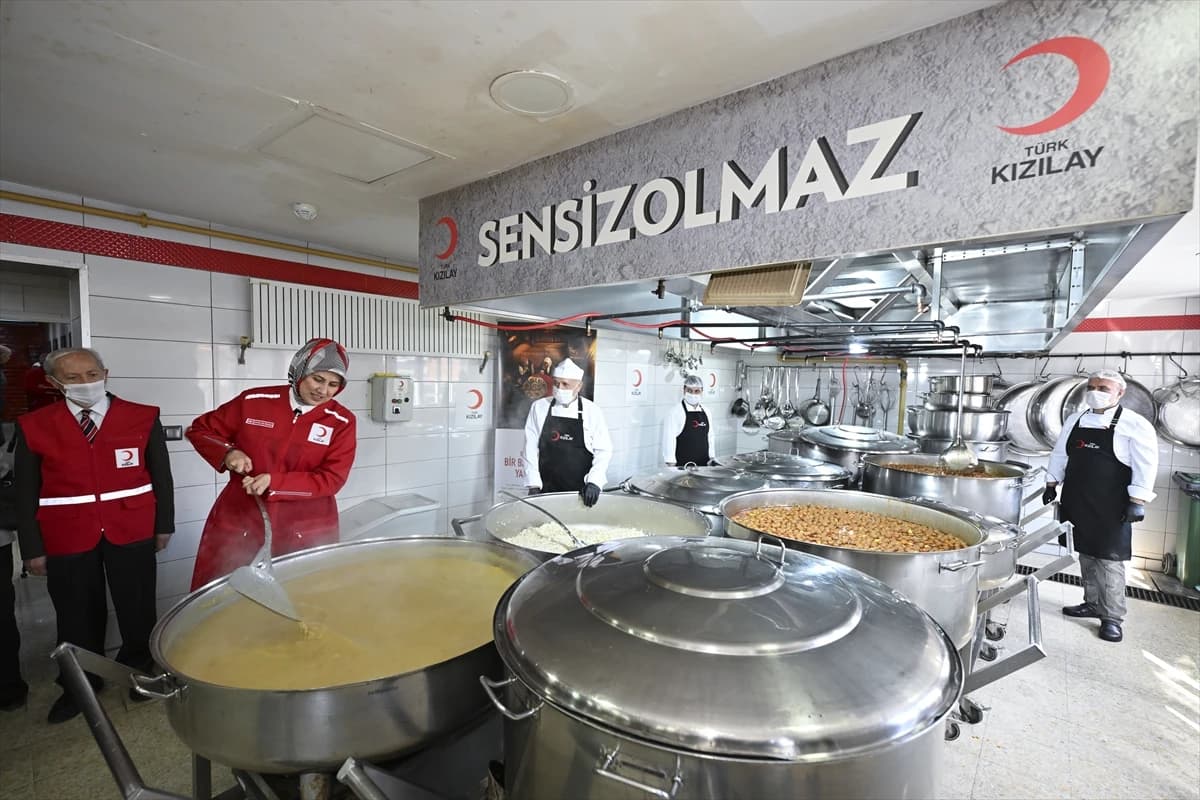 Türk Kızılay’dan Ramazan bereketi: 81 ilde günlük 60 bin kişiye sıcak yemek ulaştırılıyor