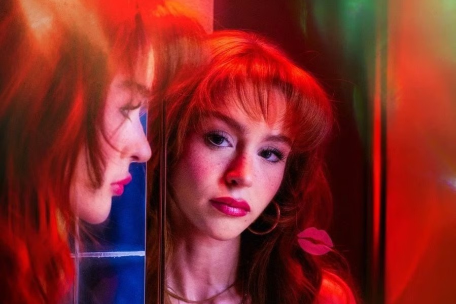'Jasmine' dizisine müstehcenlik incelemesi