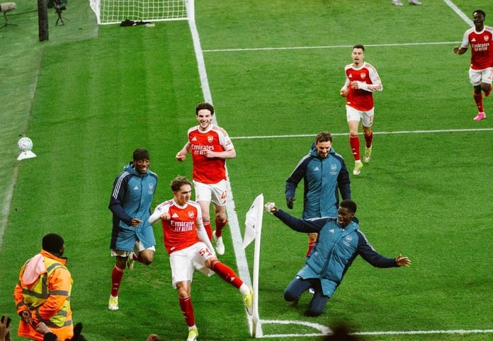 Premier Lig: Arsenal dolu dizgin