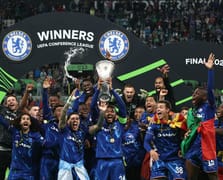 Finalde gülen Chelsea: Real Betis karşısında geri dönüşle Konferans Ligi kupasını kaldırdı