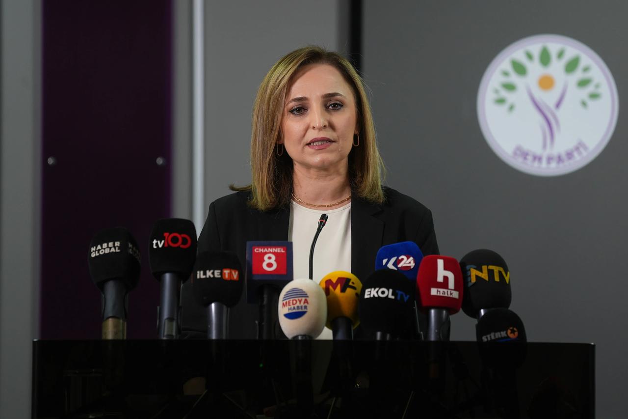 DEM Parti Sözcüsü Ayşegül Doğan'dan 'silah bırakma' açıklaması