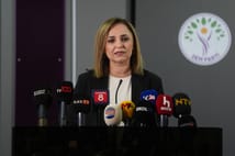 DEM Parti Sözcüsü Ayşegül Doğan'dan 'silah bırakma' açıklaması