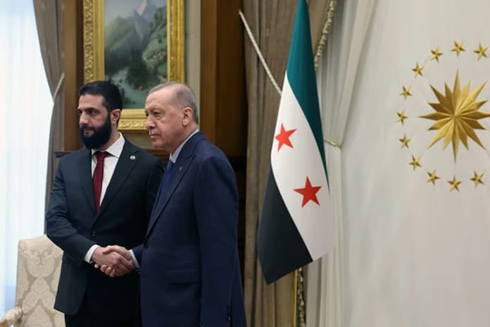 Al Jazeera: Trump'ın Suriye yaptırımlarını kaldırması ve İran'ın bölgesel yenilgisi