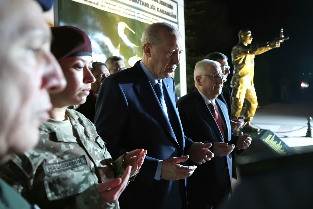 Cumhurbaşkanı Erdoğan Mehmetçik ile buluştu