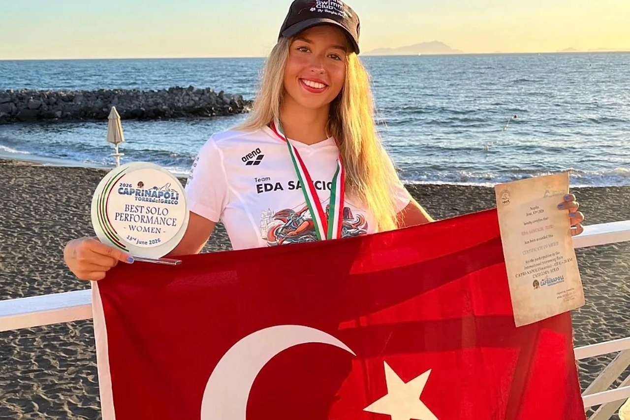 Molokai'yi geçen en genç Türk yüzücü Eda Savcıgil