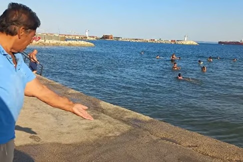 Tekirdağ Şarköy'de mavi bayraklı plaja lağım aktı: Halk sağlığı tehdit altında