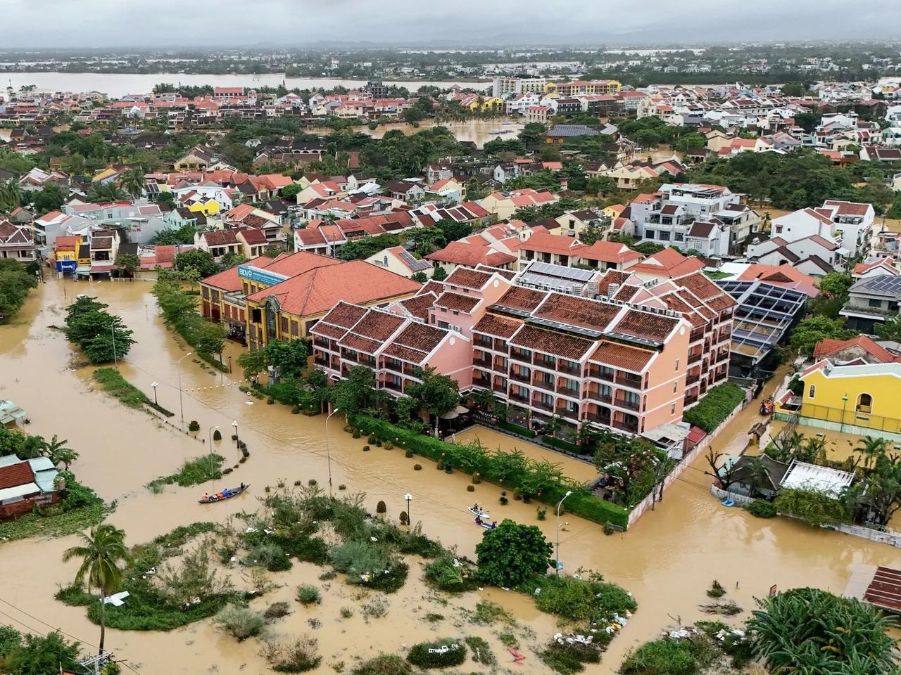 Filipinler Kalmaegi Tayfunu'nu bekliyor