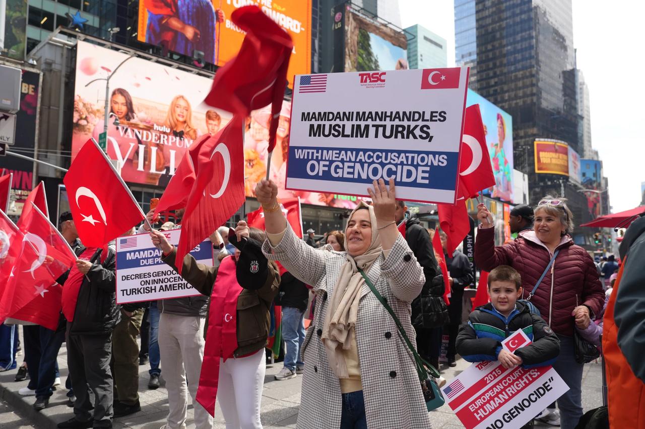 Times Meydanı'nda Ermeni yalanı protestosu